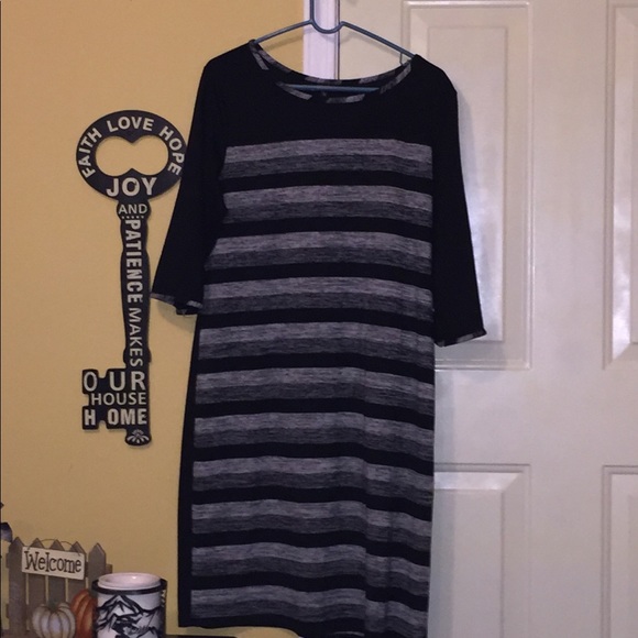 Stylish Black Dress with 3/4 sleeves! - Picture 8 of 9
